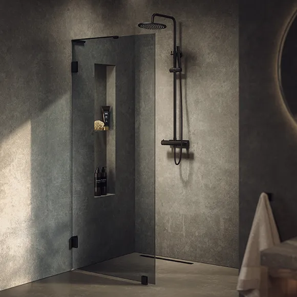 Duschvägg Westerbergs Lynx sotat glas och svarta beslag